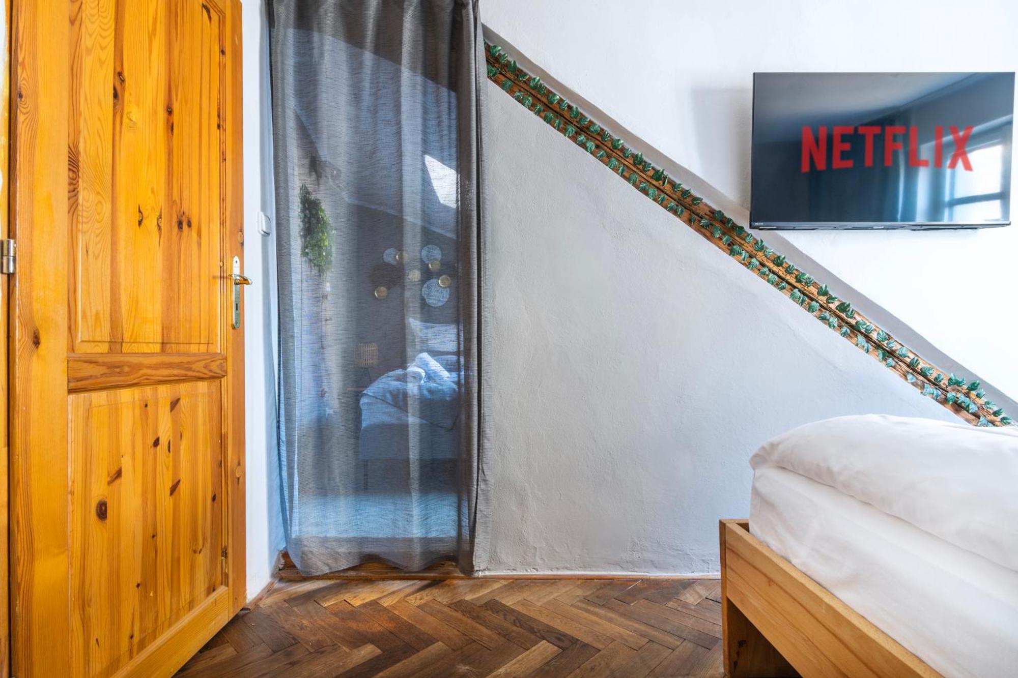 20 Seconds To Charles Bridge Apartment Прага Екстериор снимка